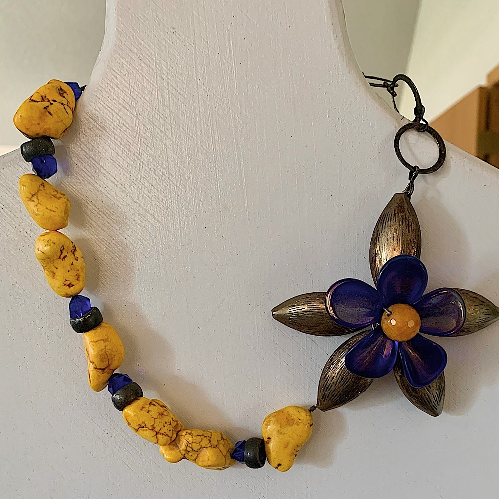 Handmade Yellow Howlite Turquoise Stone Flower Necklace